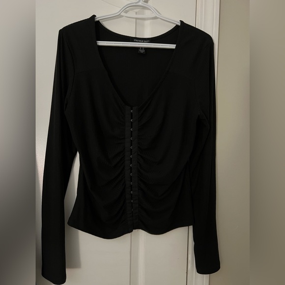 Black top - Picture 1 of 2